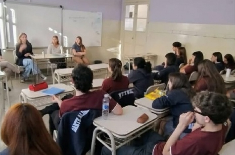 VISITA DE EX ALUMNAS